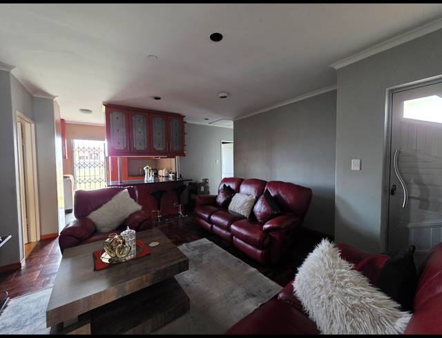 3 BEDROOM HOUSE FOR SALE IN DEVON PARK VILLAGE